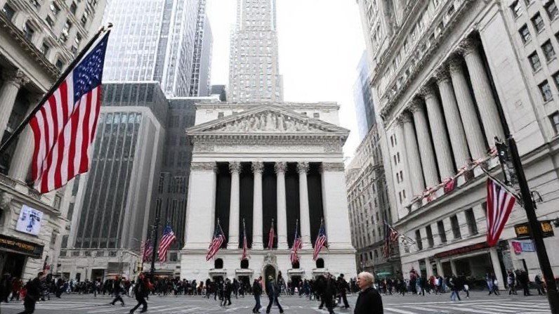 Navigating Economic Turbulence: A Closer Look at Wall Street’s Future