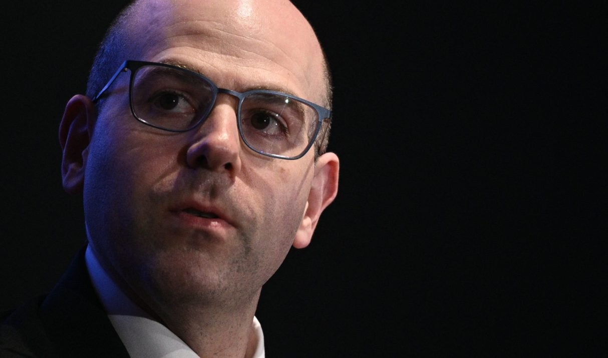 Top Trump Economist Derided as ‘Incoherent’ on Tariffs After Closed-Door Meeting with Investors.