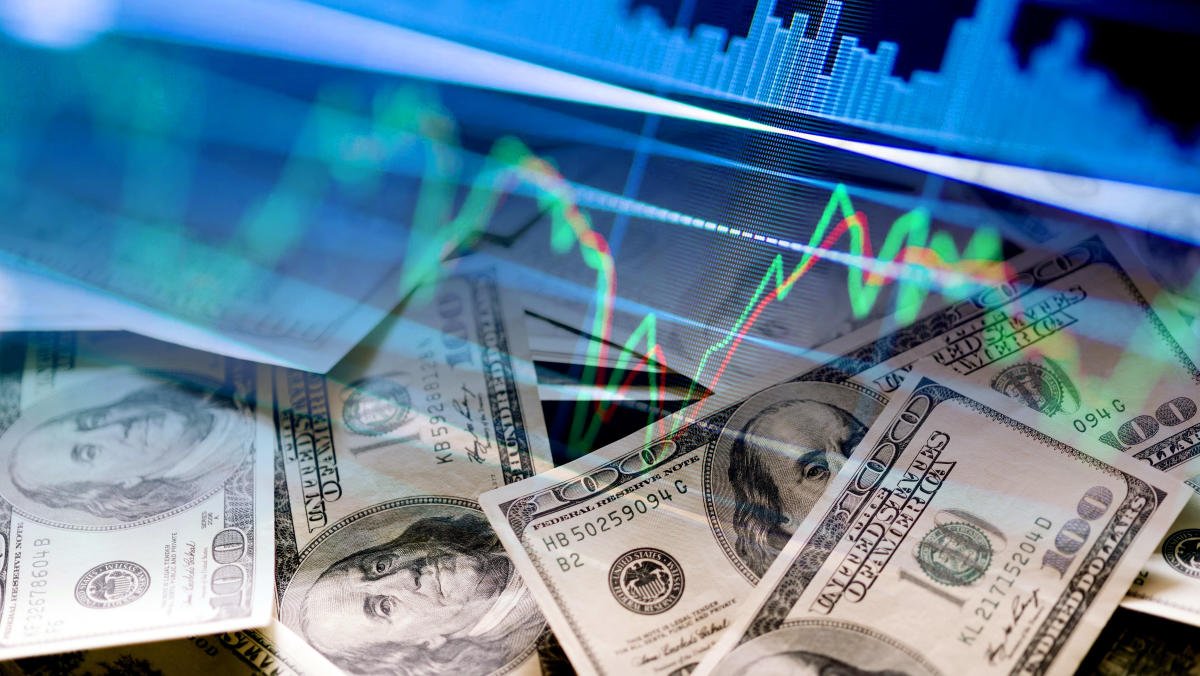 When the Dollar Sneezes: How a Weaker US Dollar Sends Ripples from Main Street to the World Stage.