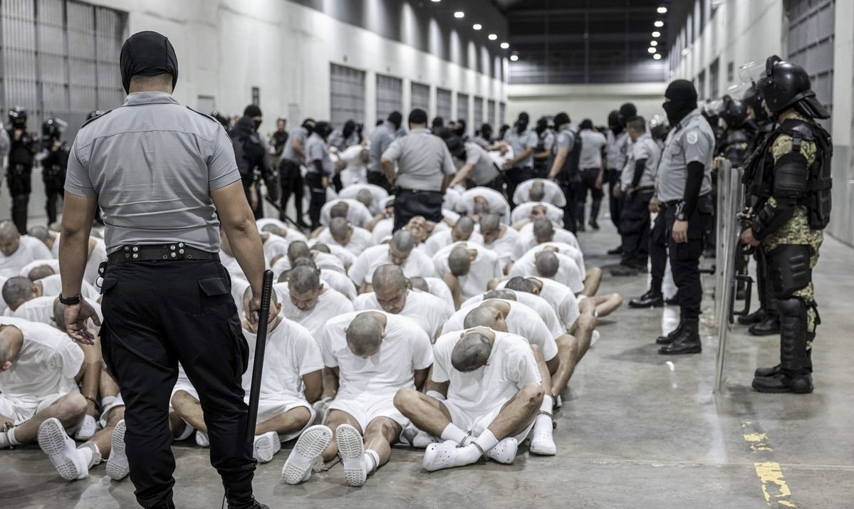 Trump BUSTED in VENEZUELANS TRAFFICKING SCHEME…CRIMINAL CONTEMPT Next?!